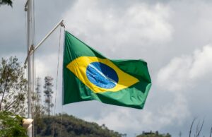Brasil planeja taxar lucros enviados ao exterior para compensar isenção fiscal ampliada