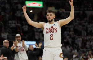 O Jerome Cavaliers ganhou 28 pontos de estréia de Play -OF para levar o Cavaliers ao jogo 1