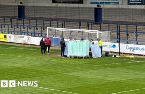 Match de futebol de Telford-Loloestoft suspenso depois que os jogadores foram feridos
