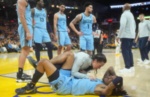 A estrela do Grizzleez, Ja Morant, feriu para jogar contra o Mavarix, apesar do tornozelo direito