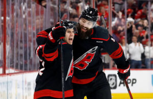 STANKOVEN HURRICANOS DURAS Pontuações para abrir a série de playoffs da primeira rodada derrotando o Devils por 3-1