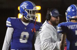 Ryan Hamilton renunciou como treinador de futebol da Casa Branca