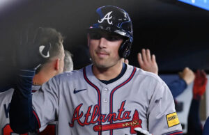 Rile 2 Home Run, 5A Drive Hit Bravs Blue Joyce derrotou 8-4 para ganhar a segunda estrada