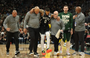 NBA Play Offs: Damian Lillard of Bucks sai do jogo 4 com os Pacers a princípio com lesão aparente no tornozelo