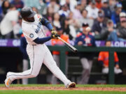 Arzarna atinge o Grand Slam em oitavo lugar e os Mariners Astros atraem a caminhada vencedora em nono lugar enquanto atravessa 7-6