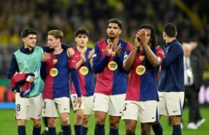 Barsa Dortmund no meio da vítima quadrilateral que sofre de golpe moral