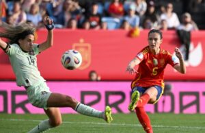 Com o distúrbio da Inglaterra para a Espanha League das Nações Femininas Thump Portugal para Portugal