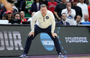 O Arizona expandiu o contrato de Tommy Lloyd por 5 anos entre a temporada 2029-30