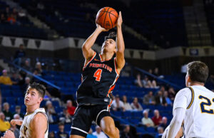 O ex -armador de Princeton, Zivian Lee, Campeão Nacional está comprometido com a Flórida