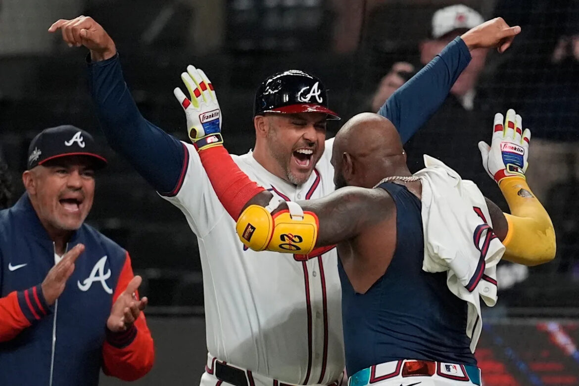 Marcel Ozuna Homers nas décadas de décimo primeiro para levantar os bravs sobre Philid, 4-2