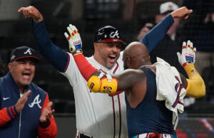 Marcel Ozuna Homers nas décadas de décimo primeiro para levantar os bravs sobre Philid, 4-2