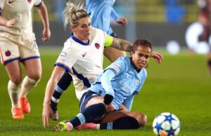 Estrela da Austrália, Mary Foller, tocando ACL para Man City