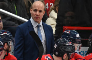 Spencer Carborry treina pela primeira vez a capital do Oriente. Preocupado com a forma como seus colegas da NHL fizeram isso