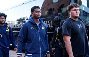 Graham e Johnson de Michigan convidaram o draft da NFL para a sala verde
