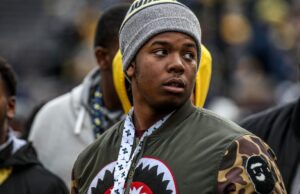 Pequenos tackets, o futebol do Michigan representava a primavera