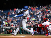 Dodgers para evitar varreduras para derrotar 6-5 como Tesha Hernandez Homers e dirigir 3A