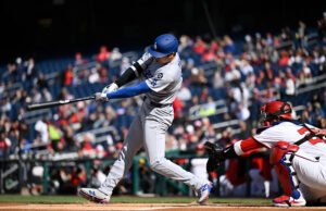 Dodgers para evitar varreduras para derrotar 6-5 como Tesha Hernandez Homers e dirigir 3A