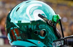 A MSU entrou no portal de transferência no Relatório Comprado de DJ defensivo de futebol