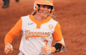 Taylor Panel Tennessee Softball vs. Hits Hits Hits para Aborne