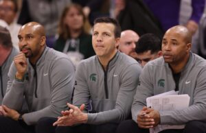 Espartanos mantiveram o importante treinador John Borovich