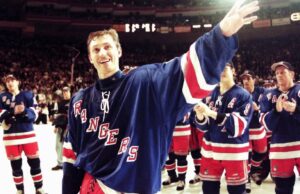 O último jogo de Wayne Great no 5º está no MSG com Rangers na foto