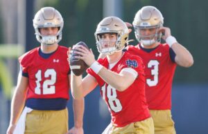 O quarterback do Notre Dame, Steve Angel, provou que ele deveria ser um iniciante