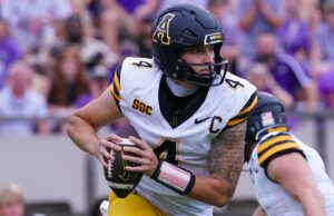 Nico Ayamaliava transferência depois que o Tennessee pousa UCLA QB Joi Aguila