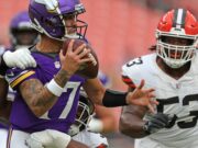 11 O veterano da NFL está jogando futebol de primavera com Matt Coral