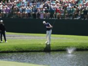 Rory McLaro tricotou quase uma tartaruga com sua bola de golfe durante o treino de mestrado