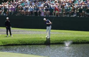 Rory McLaro tricotou quase uma tartaruga com sua bola de golfe durante o treino de mestrado