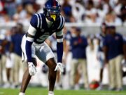 Jaguars escolhe OL, DT, DE, CB da sátira atlética