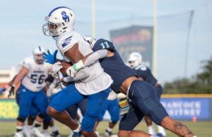 Os titãs convidam receptores amplos explosivos para pequenas escolas para o dia profissional local