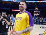 Mavs Two Hono Star depois de retornar à cidade após o comércio