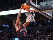 Jonathan Mogbo registrou o raro triplo-duplo vs haranet