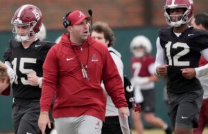 Atualização da competição de QB de futebol do Alabama Kalen Debor