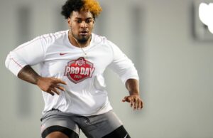 Colts hospedando Oat Oat Josh Simmons 30 Visita