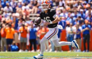 A Florida reúne o backup de futebol adquire a bolsa Kub Idan Warner