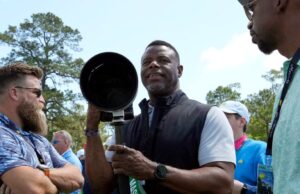 Ken Griffy Jr. capturou Winne enquanto Masters trabalha como Masters trabalha como fotógrafo