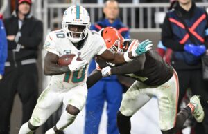 Golfinhos param a idéia do comércio de GM Tyric Hill