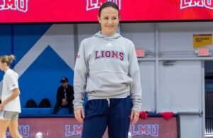 Jodi Buros, de Carrie a Los Angeles, siga o basquete do Erie Sports Hall