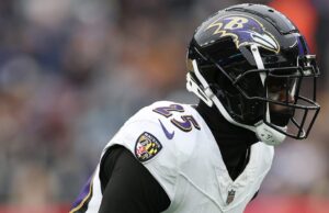 Tre’dvius White retorna a Buffalo em um contrato de único ano