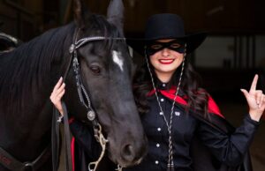 Host anfitrião do Texas, passe a arma para mascote