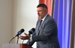 Mike Vruel deixou a porta para escolher um rascunho surpresa para os Patriots?