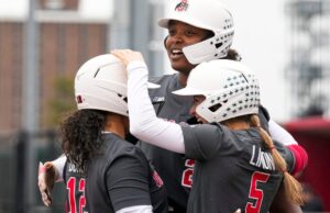 O Ohio State Softball varre Michigan de maneira dramática no domingo