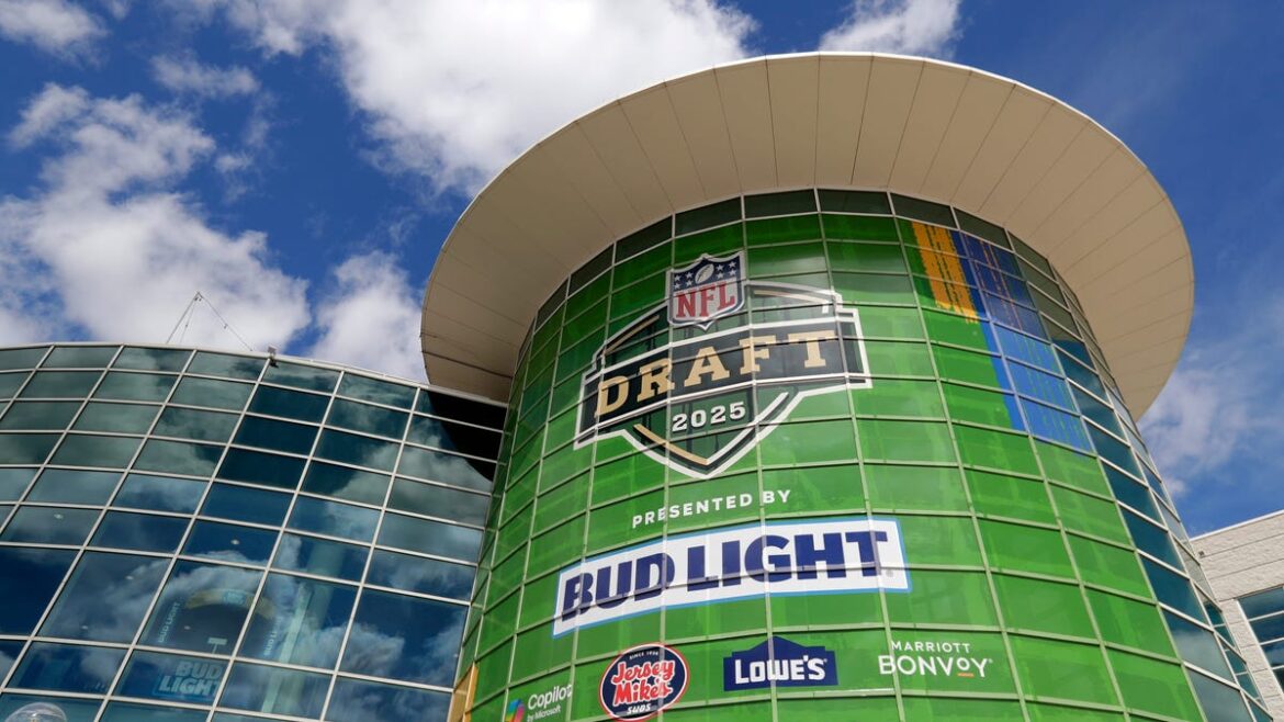 Uma estrela de futebol na Geórgia participou do draft da NFL