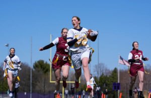 As bandeiras femininas crescem nos campi de faculdades de futebol, a partir do clube de startups para as equipes do time do colégio com a NFL Boost
