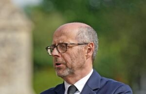 A apresentadora da BBC Star, Nick Robinson Tudy Program, levou um golpe brutal em Meghan Markle