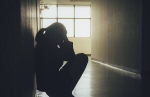 Agora, os empregados domésticos são informados de que não podem chamar de meninos ou meninas de moradores – se isso se opunha a ejacular os jovens