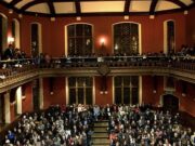 O maior concurso de debate britânico do mundo, dirigido pela Oxford Union, enfatiza centenas de crianças menores de 14 anos para declarar seus pronomes de gênero