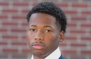 Notícias chocadas sobre a maior punição adolescente poderia ser confrontada para uma faca de 17 anos, que morreu no braço de gêmeos